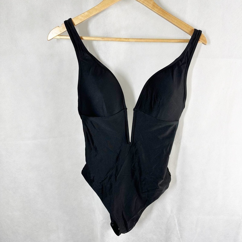 Bar III Deep Plunge V-Wire One-Piece Swimsuit Size Small Black